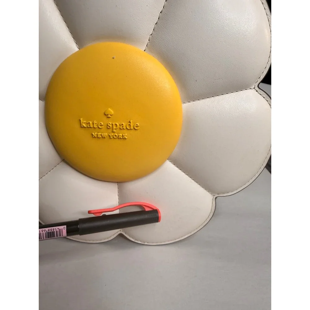 Kate Spade Day Tripper 3D Daisy Top Handle Bag White Yellow Flower Purse